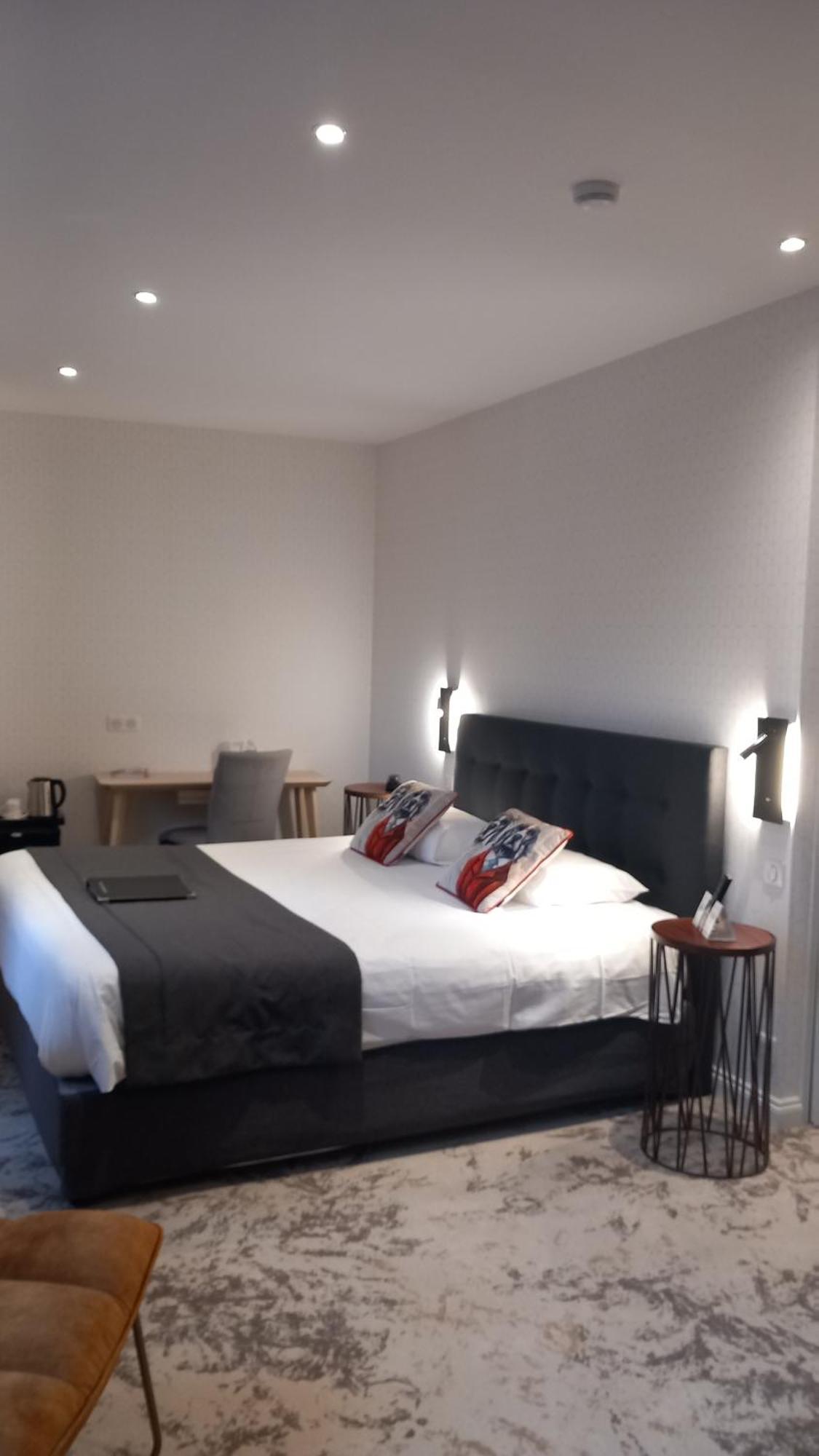 Logis Hotel & Restaurant - Les Hauts De Montreuil Montreuil  Εξωτερικό φωτογραφία