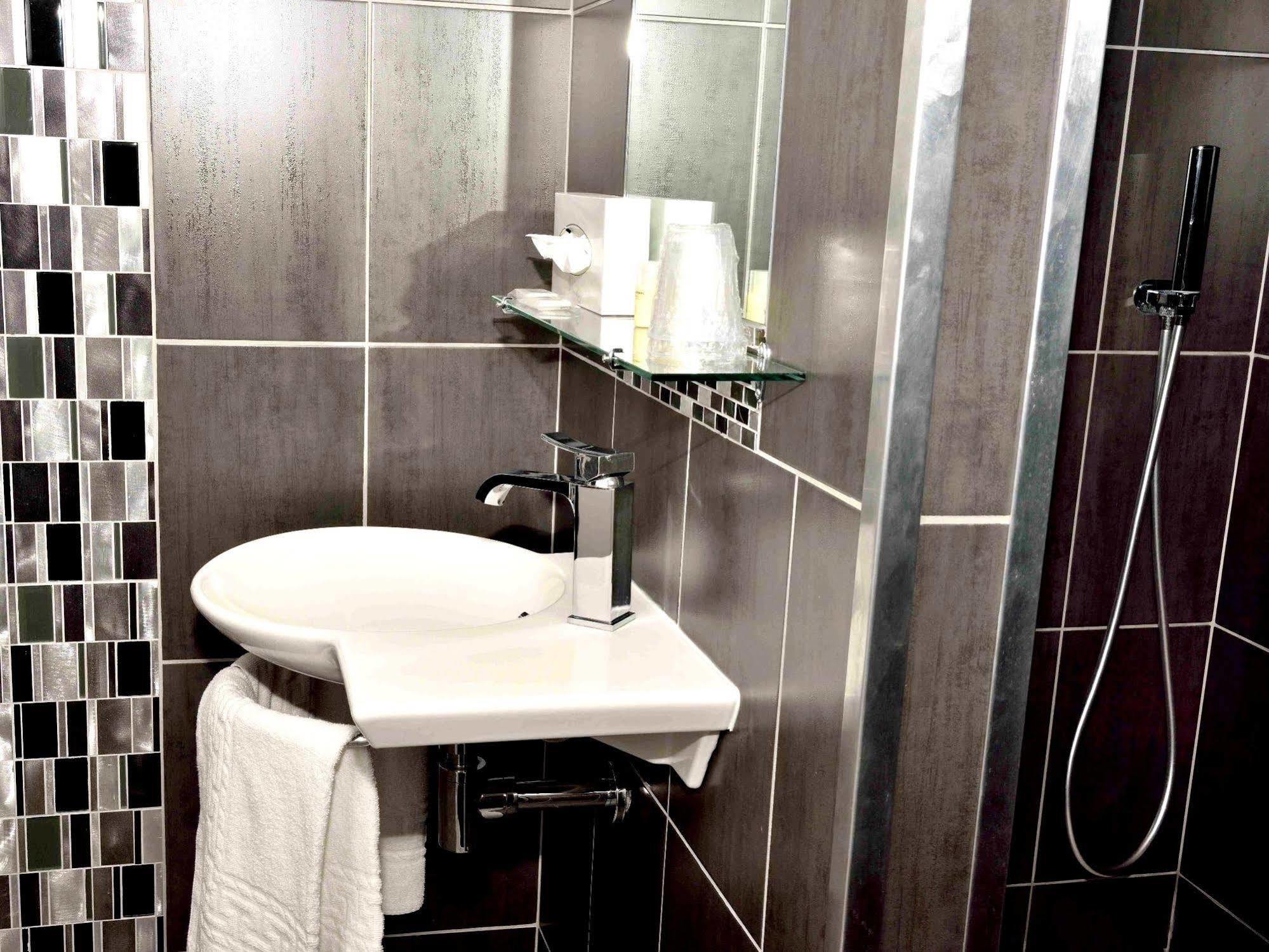 Logis Hotel & Restaurant - Les Hauts De Montreuil Montreuil  Εξωτερικό φωτογραφία